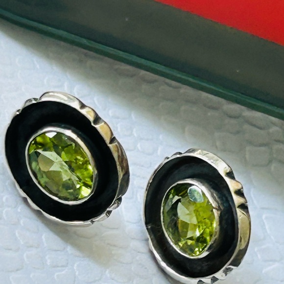 Sterling Silver 925 and genuine peridot Earrings - Picture 1 of 8
